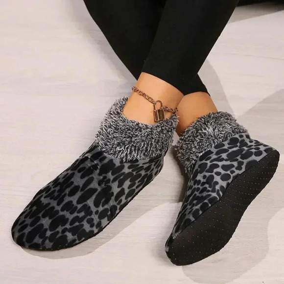 Leopard Print Floor Socks - Picture 3 of 5